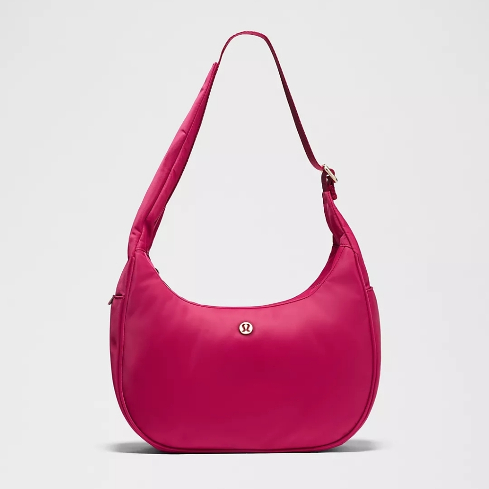 *NWT* LULULEMON City Essentials 4L Shoulder Bag In Berry Rumble